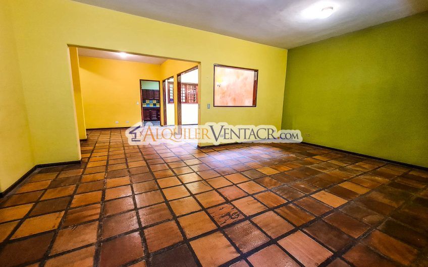Oportunidad! Propiedad de 1.400 m2 con 2 casas en San Rafael Escazú x Country Club