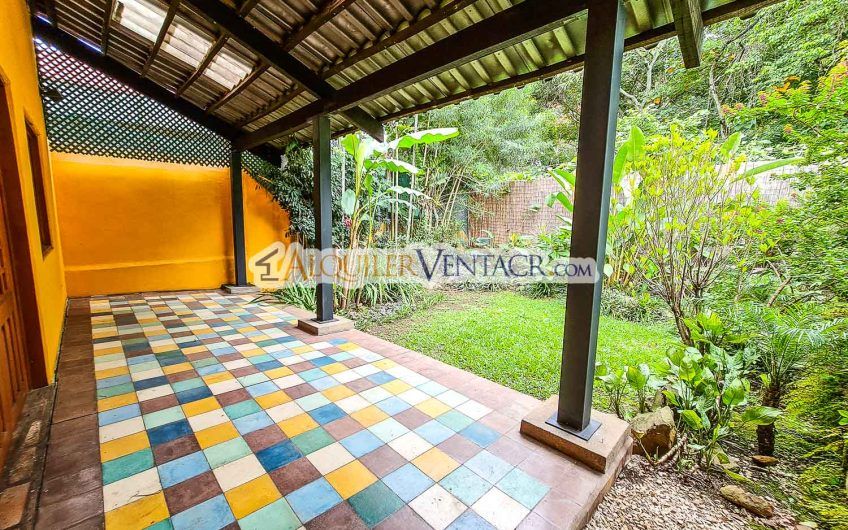 Oportunidad! Propiedad de 1.400 m2 con 2 casas en San Rafael Escazú x Country Club