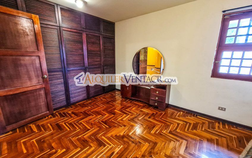 Oportunidad! Propiedad de 1.400 m2 con 2 casas en San Rafael Escazú x Country Club