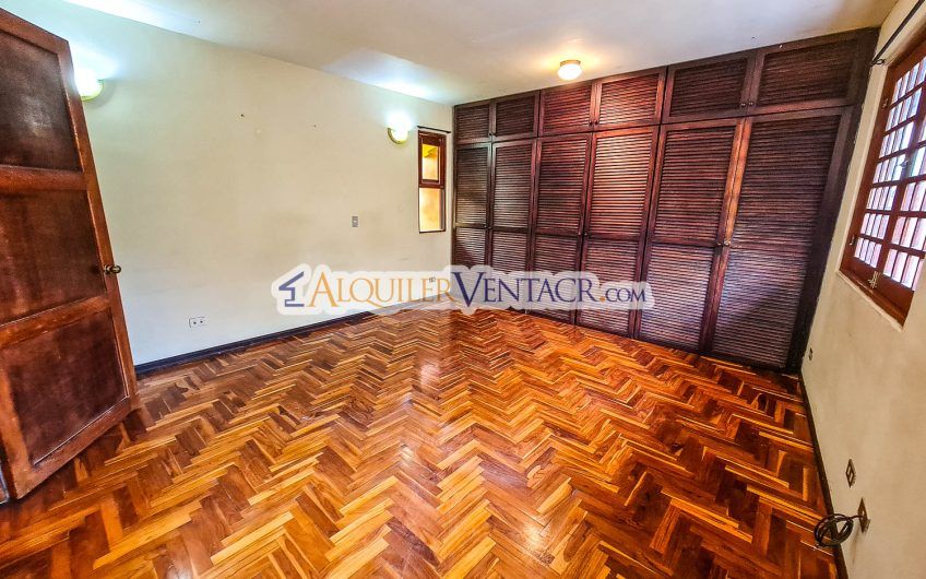 Oportunidad! Propiedad de 1.400 m2 con 2 casas en San Rafael Escazú x Country Club