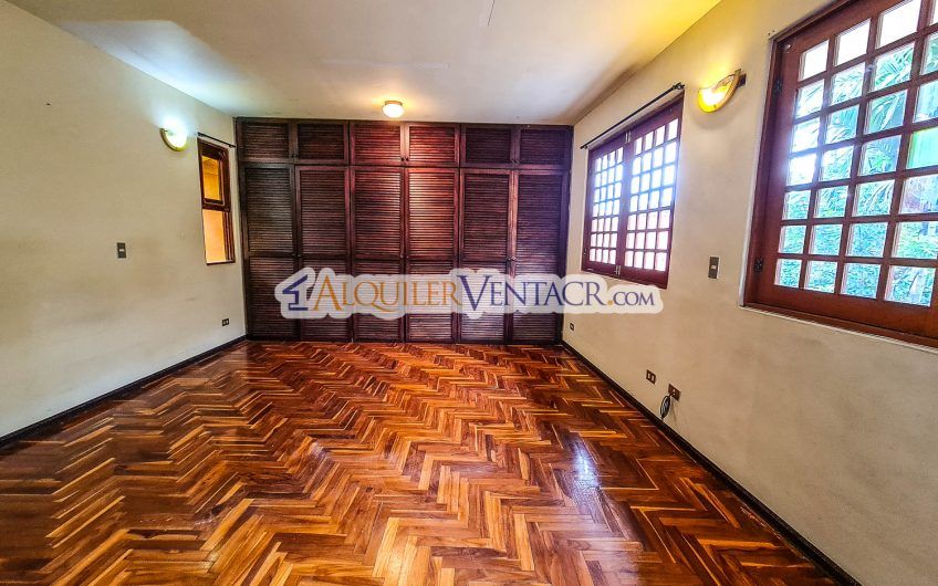 Oportunidad! Propiedad de 1.400 m2 con 2 casas en San Rafael Escazú x Country Club
