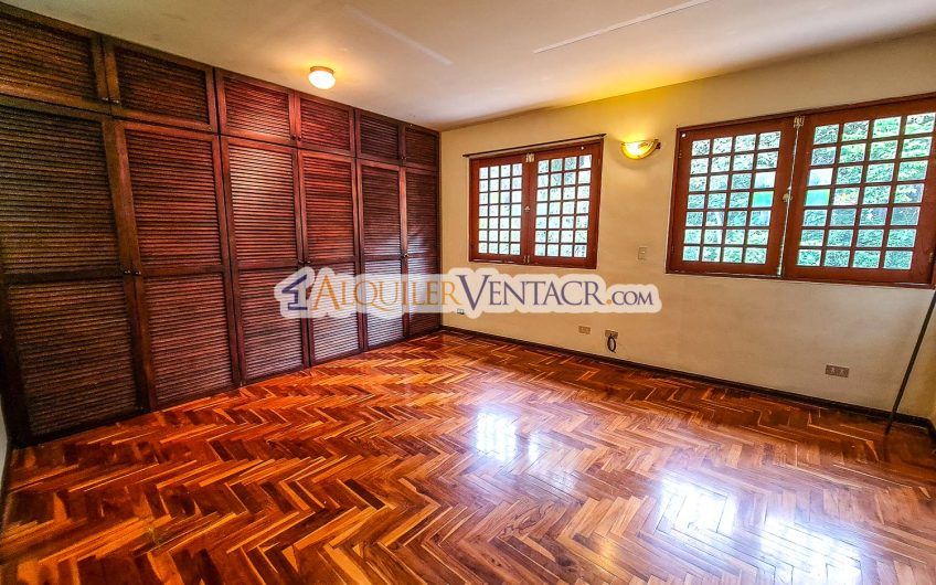 Oportunidad! Propiedad de 1.400 m2 con 2 casas en San Rafael Escazú x Country Club