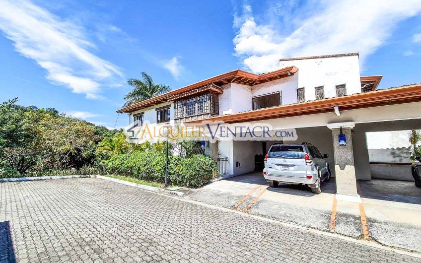 Apartamento de un nivel de 3 habit. en Bello Horizonte Escazú