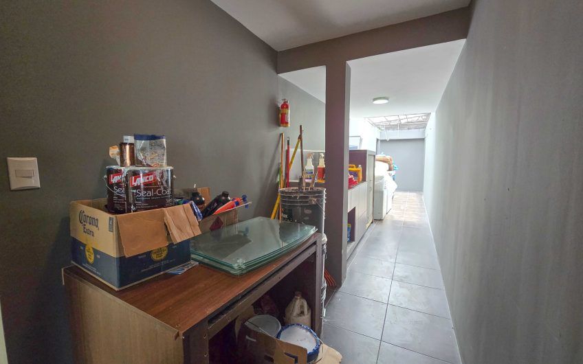 Casa de 370 m2 con 561 m2 lote en residencial en San Rafael Escazú