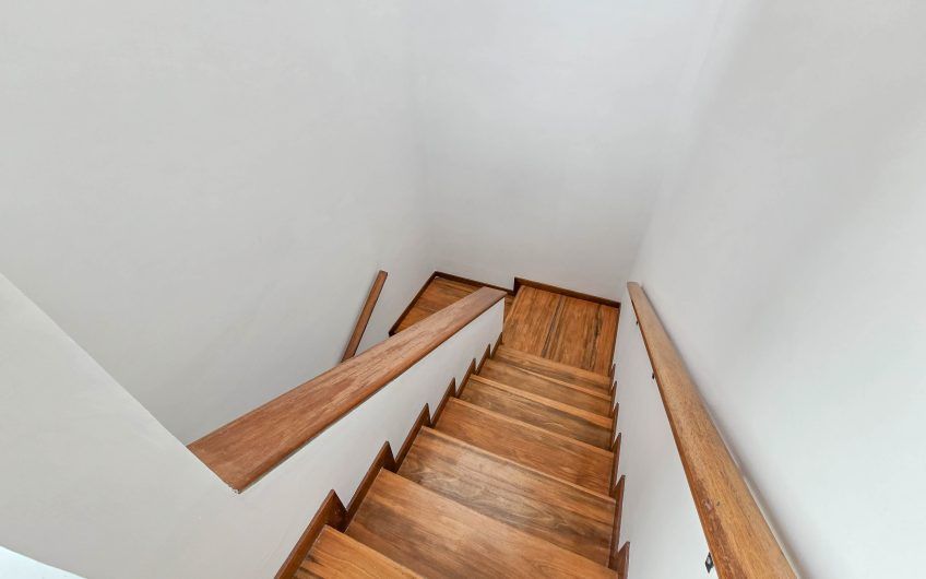 Casa de 370 m2 con 561 m2 lote en residencial en San Rafael Escazú