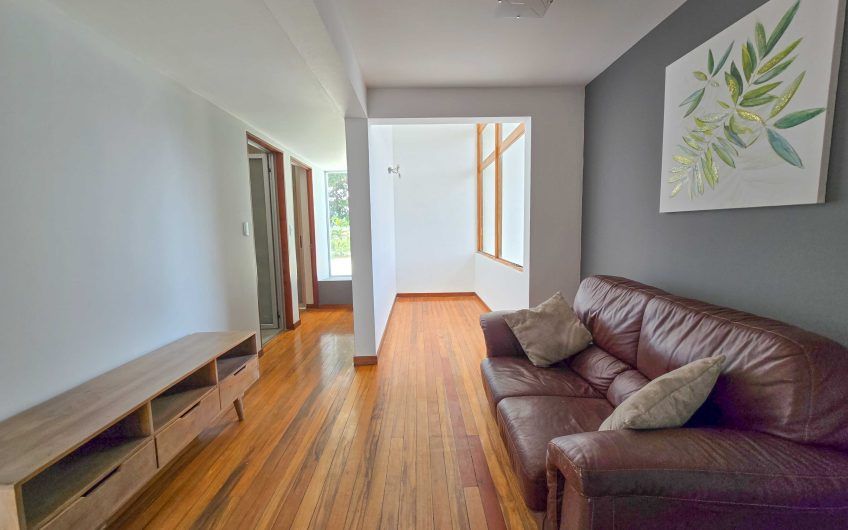 Casa de 370 m2 con 561 m2 lote en residencial en San Rafael Escazú