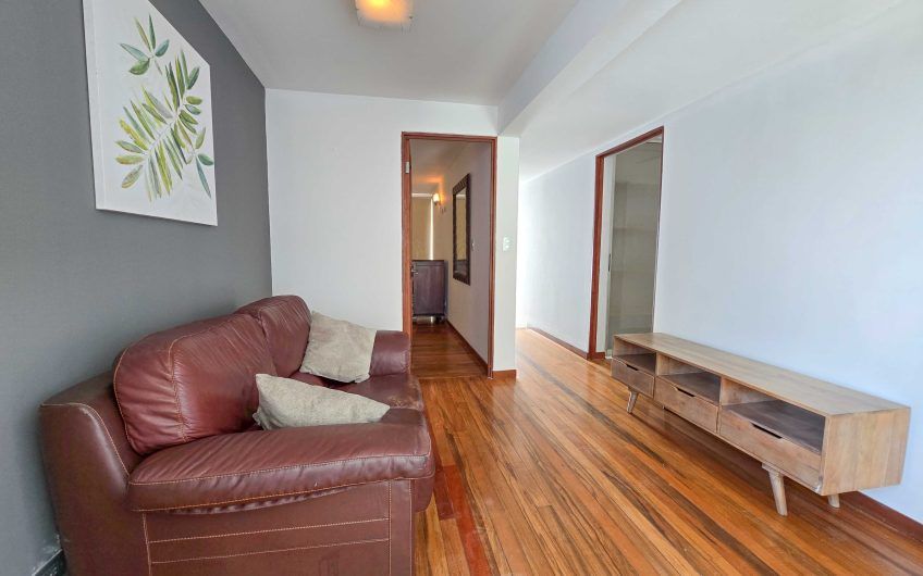 Casa de 370 m2 con 561 m2 lote en residencial en San Rafael Escazú