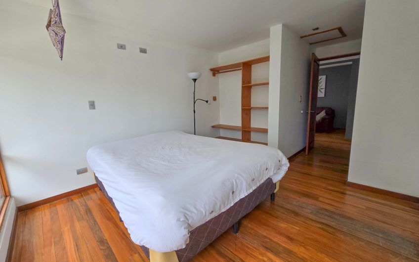 Casa de 370 m2 con 561 m2 lote en residencial en San Rafael Escazú