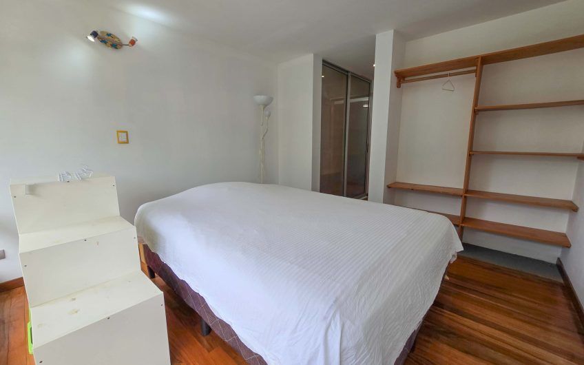 Casa de 370 m2 con 561 m2 lote en residencial en San Rafael Escazú