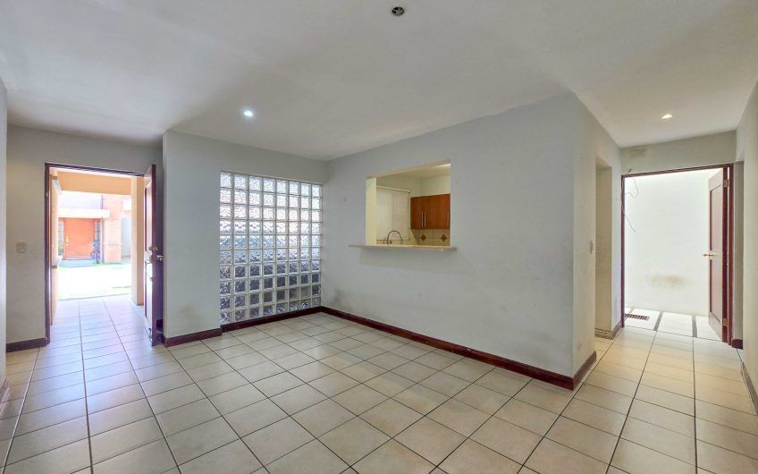 Apartamento de un nivel con jardín en Trejos Montealegre x Avenida Escazú