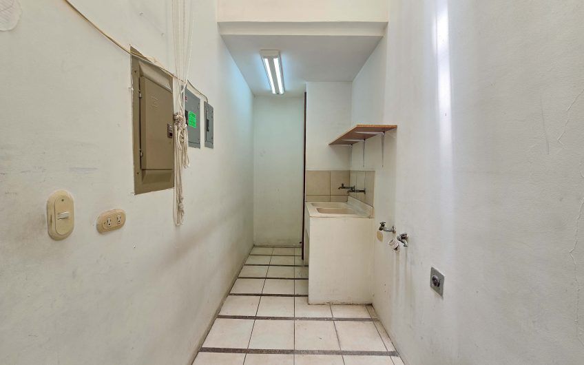 Apartamento de un nivel con jardín en Trejos Montealegre x Avenida Escazú