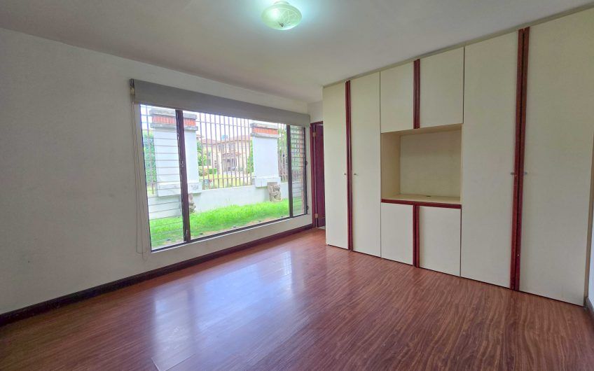 Apartamento de un nivel con jardín en Trejos Montealegre x Avenida Escazú