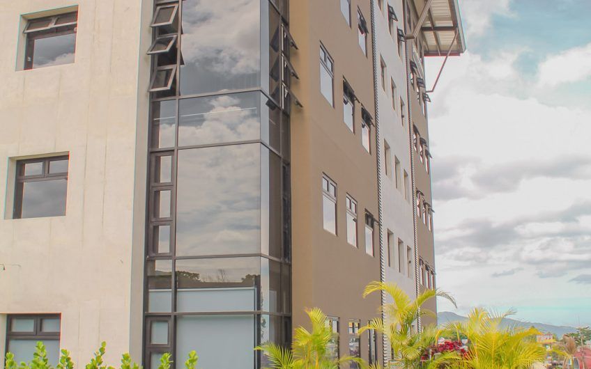 Oficentro Momentum Pinares Curridabat! Oficina de 411 m2