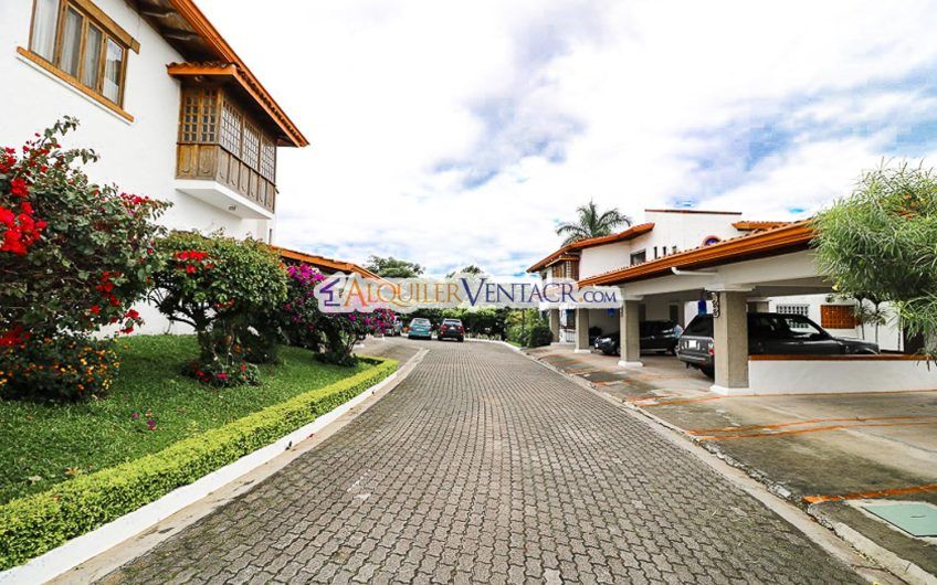 Apartamento de un nivel de 3 habit. en Bello Horizonte Escazú