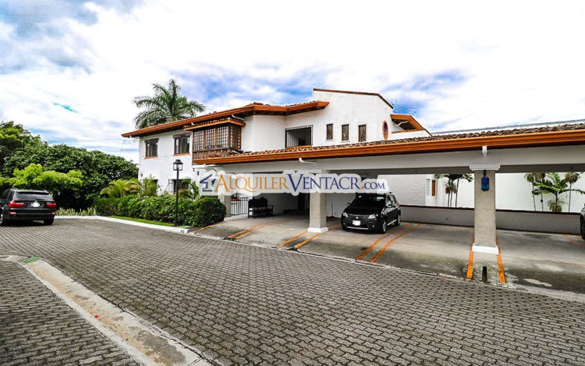 Apartamento de un nivel de 3 habit. en Bello Horizonte Escazú