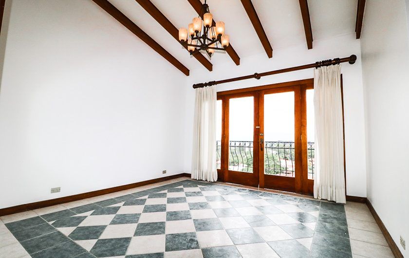 Apartamento de un nivel de 3 habit. en Bello Horizonte Escazú