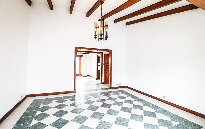 Apartamento de un nivel de 3 habit. en Bello Horizonte Escazú