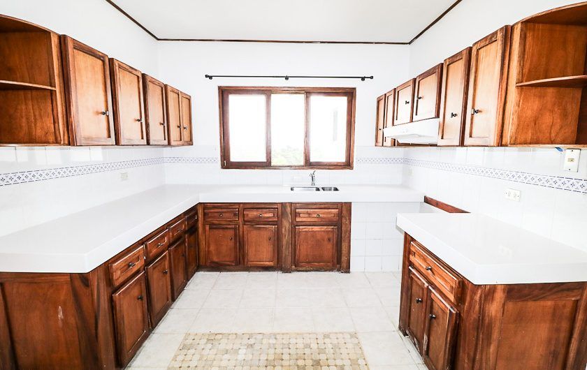 Apartamento de un nivel de 3 habit. en Bello Horizonte Escazú