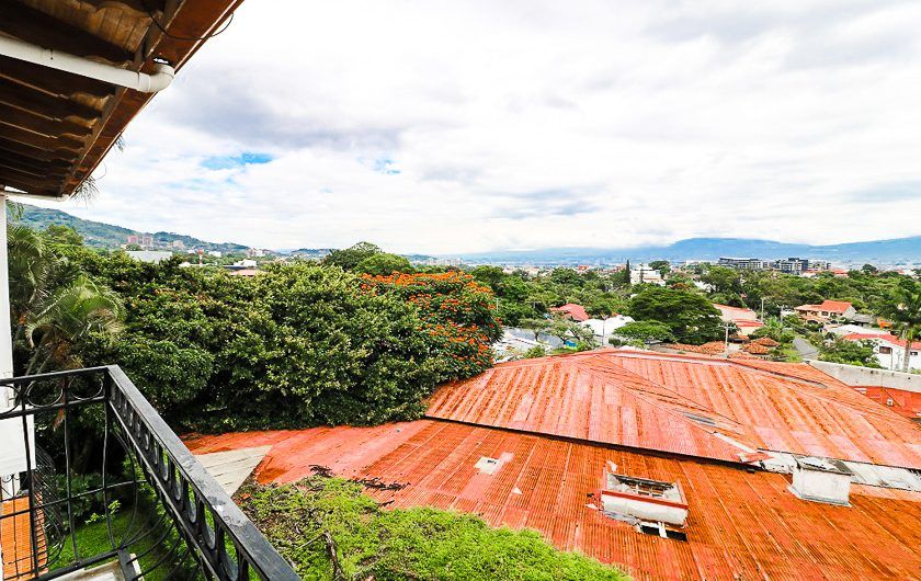 Apartamento de un nivel de 3 habit. en Bello Horizonte Escazú
