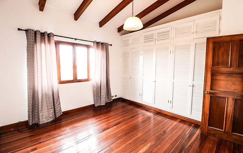 Apartamento de un nivel de 3 habit. en Bello Horizonte Escazú