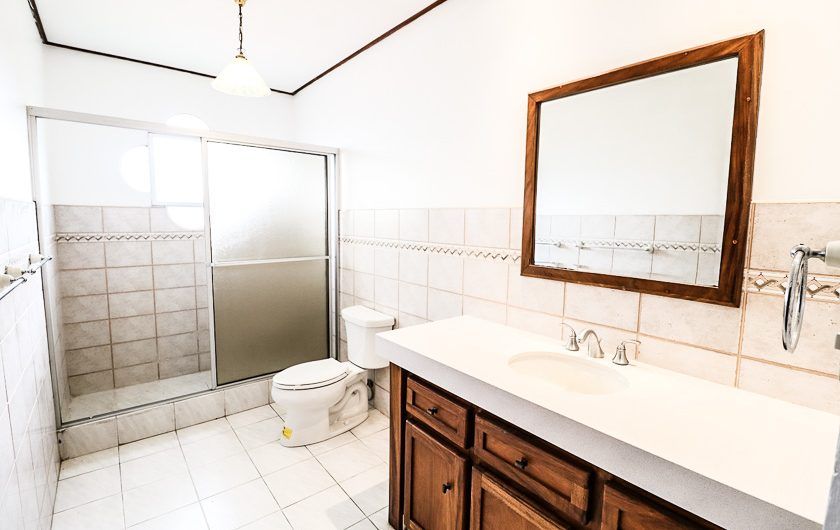 Apartamento de un nivel de 3 habit. en Bello Horizonte Escazú