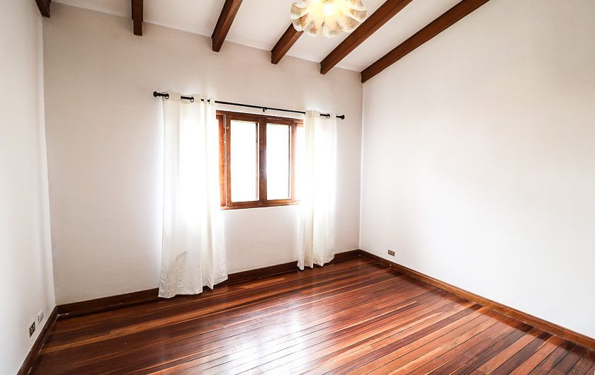 Apartamento de un nivel de 3 habit. en Bello Horizonte Escazú
