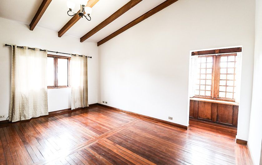 Apartamento de un nivel de 3 habit. en Bello Horizonte Escazú
