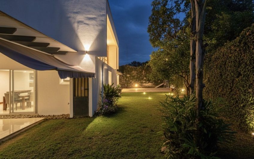 Casa de 370 m2 con 561 m2 lote en residencial en San Rafael Escazú