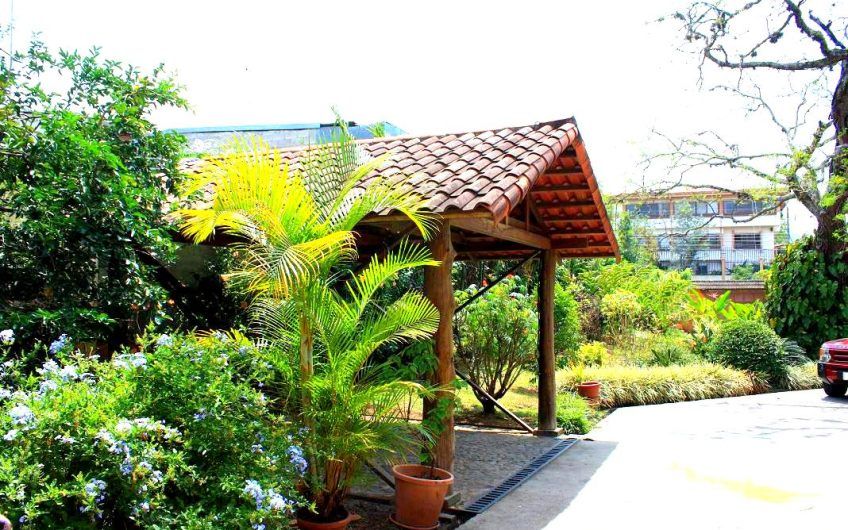 Oportunidad! Propiedad de 1.400 m2 con 2 casas en San Rafael Escazú x Country Club