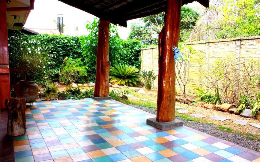 Oportunidad! Propiedad de 1.400 m2 con 2 casas en San Rafael Escazú x Country Club