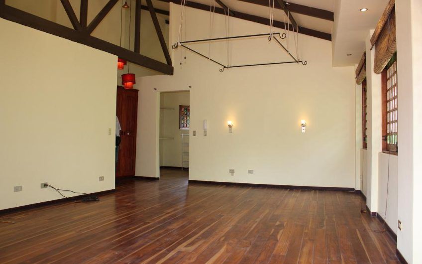 Oportunidad! Propiedad de 1.400 m2 con 2 casas en San Rafael Escazú x Country Club