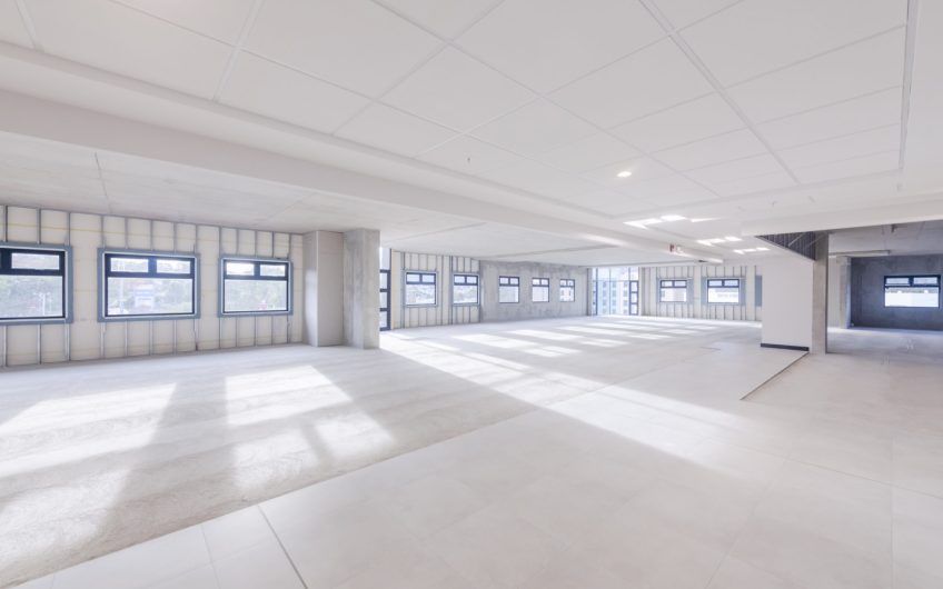 Oficentro Momentum Pinares Curridabat! Oficina de 411 m2