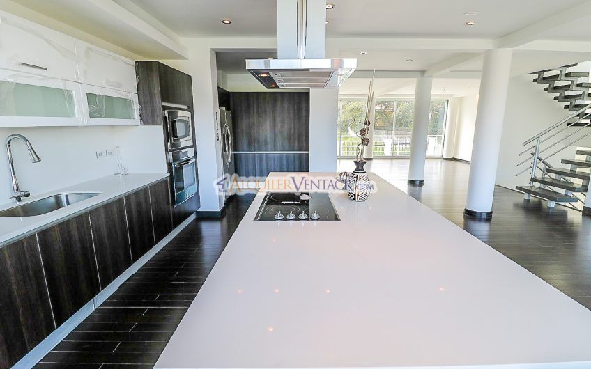 Condo de 503 m2 con vista en Guachipelín Escazú x Distrito 4