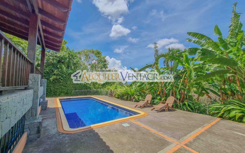 Casa de 450 m2 con piscina propia y vista con 5.500 m2 de lote Escazú