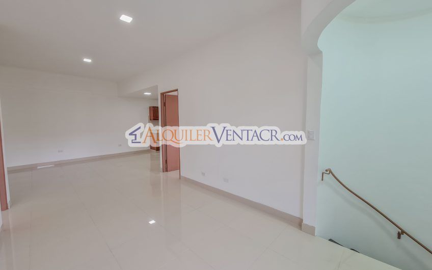Apartamento + bodega (con uso suelo ZMRC) en Sabana Sur x Torre Universal