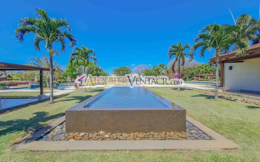La Hacienda del Bosque Santa Ana! Casa de una planta con 1.010 m2 lote