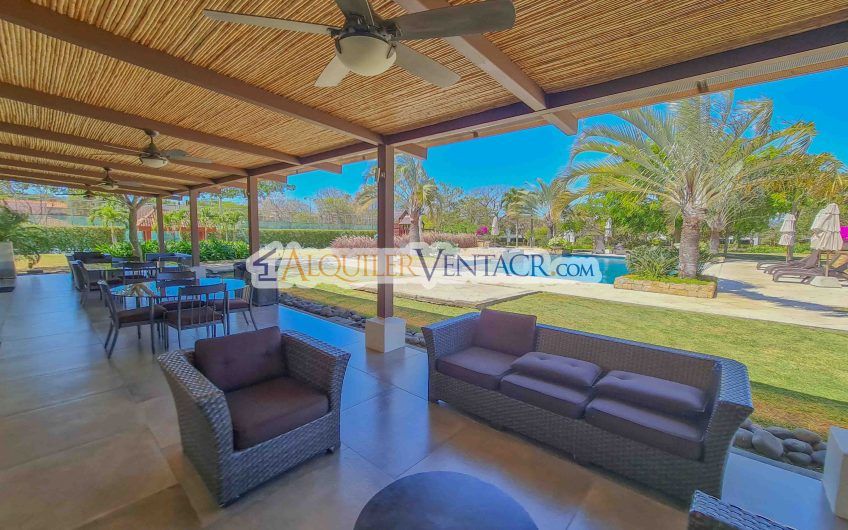 La Hacienda del Bosque Santa Ana! Casa de una planta con 1.010 m2 lote
