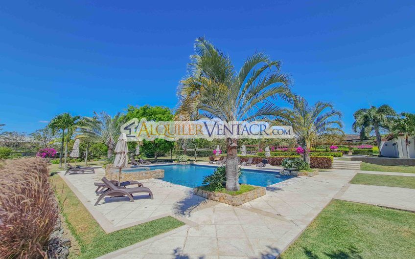 La Hacienda del Bosque Santa Ana! Casa de una planta con 1.010 m2 lote