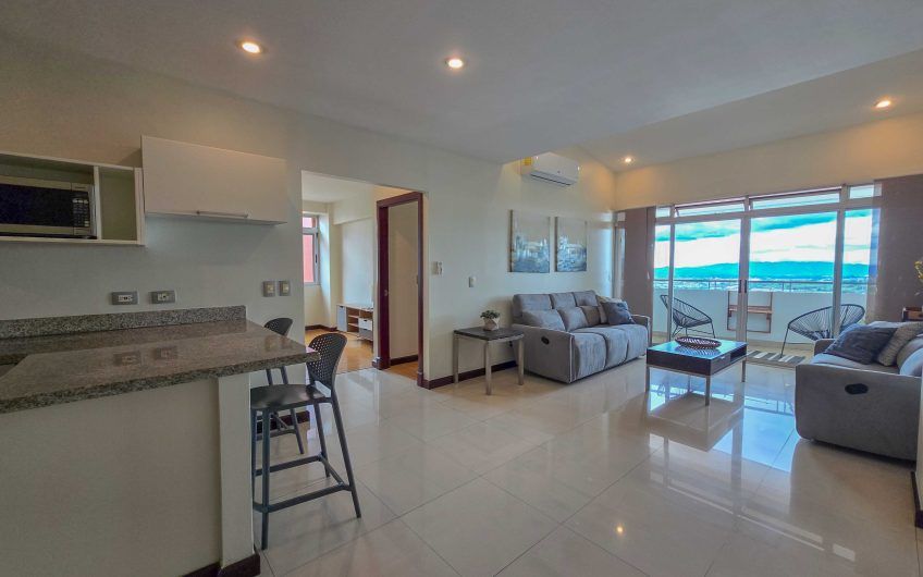 Apartamento amueblado con vista de 2 habit. + oficina en Escazú Guachipelín