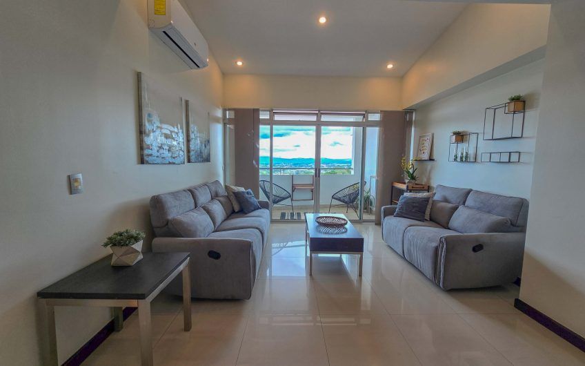 Apartamento amueblado con vista de 2 habit. + oficina en Escazú Guachipelín