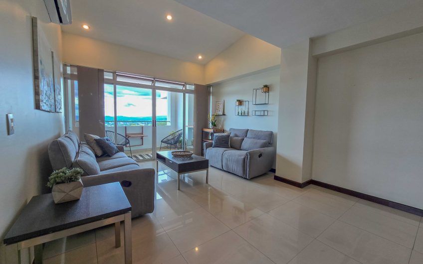 Apartamento amueblado con vista de 2 habit. + oficina en Escazú Guachipelín