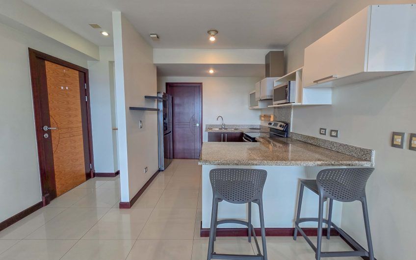 Apartamento amueblado con vista de 2 habit. + oficina en Escazú Guachipelín