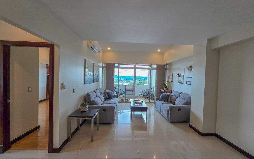 Apartamento amueblado con vista de 2 habit. + oficina en Escazú Guachipelín