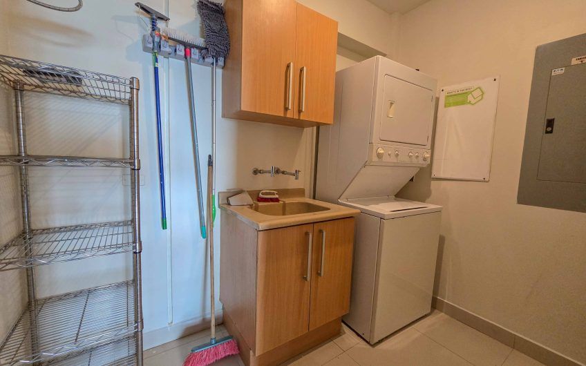 Apartamento amueblado con vista de 2 habit. + oficina en Escazú Guachipelín