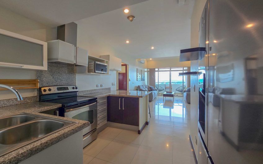 Apartamento amueblado con vista de 2 habit. + oficina en Escazú Guachipelín