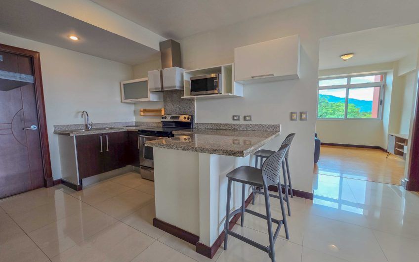 Apartamento amueblado con vista de 2 habit. + oficina en Escazú Guachipelín