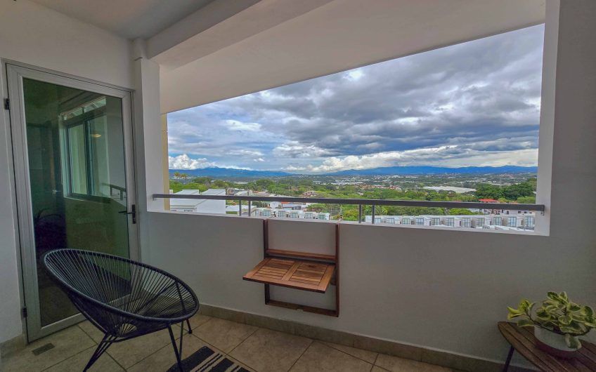Apartamento amueblado con vista de 2 habit. + oficina en Escazú Guachipelín
