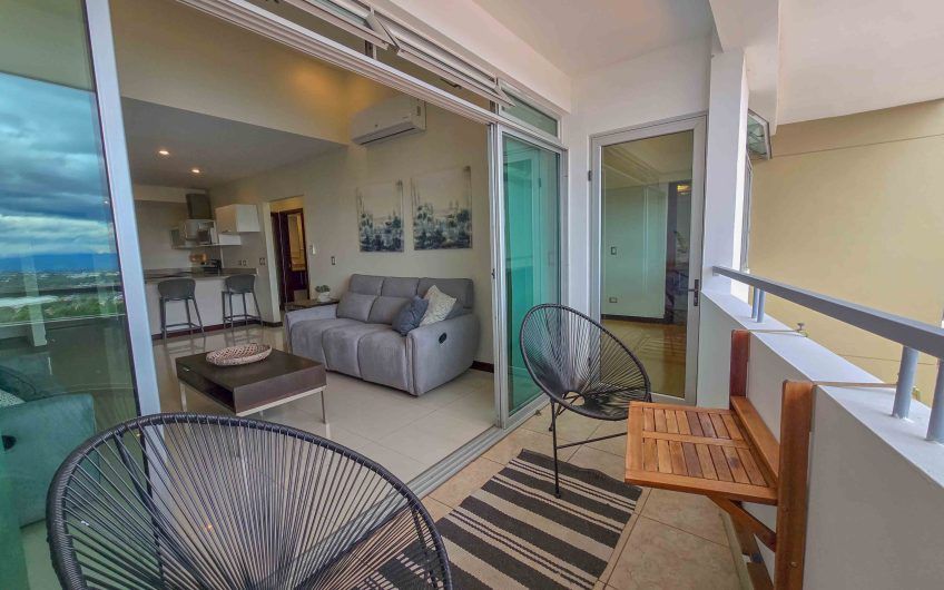 Apartamento amueblado con vista de 2 habit. + oficina en Escazú Guachipelín