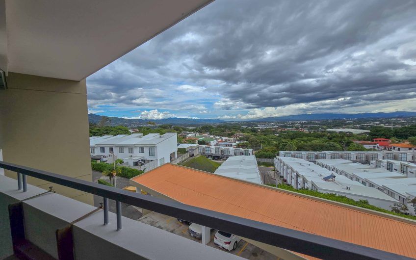 Apartamento amueblado con vista de 2 habit. + oficina en Escazú Guachipelín