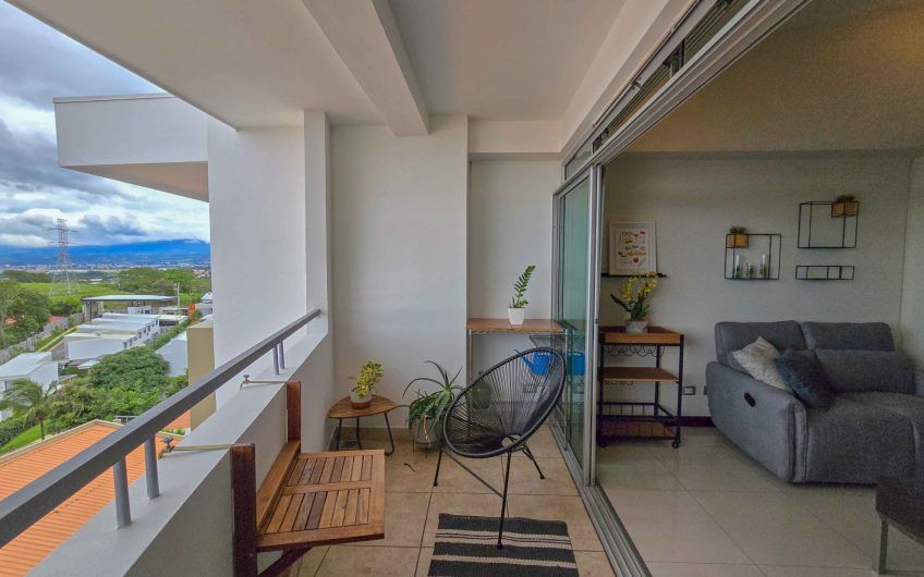 Apartamento amueblado con vista de 2 habit. + oficina en Escazú Guachipelín